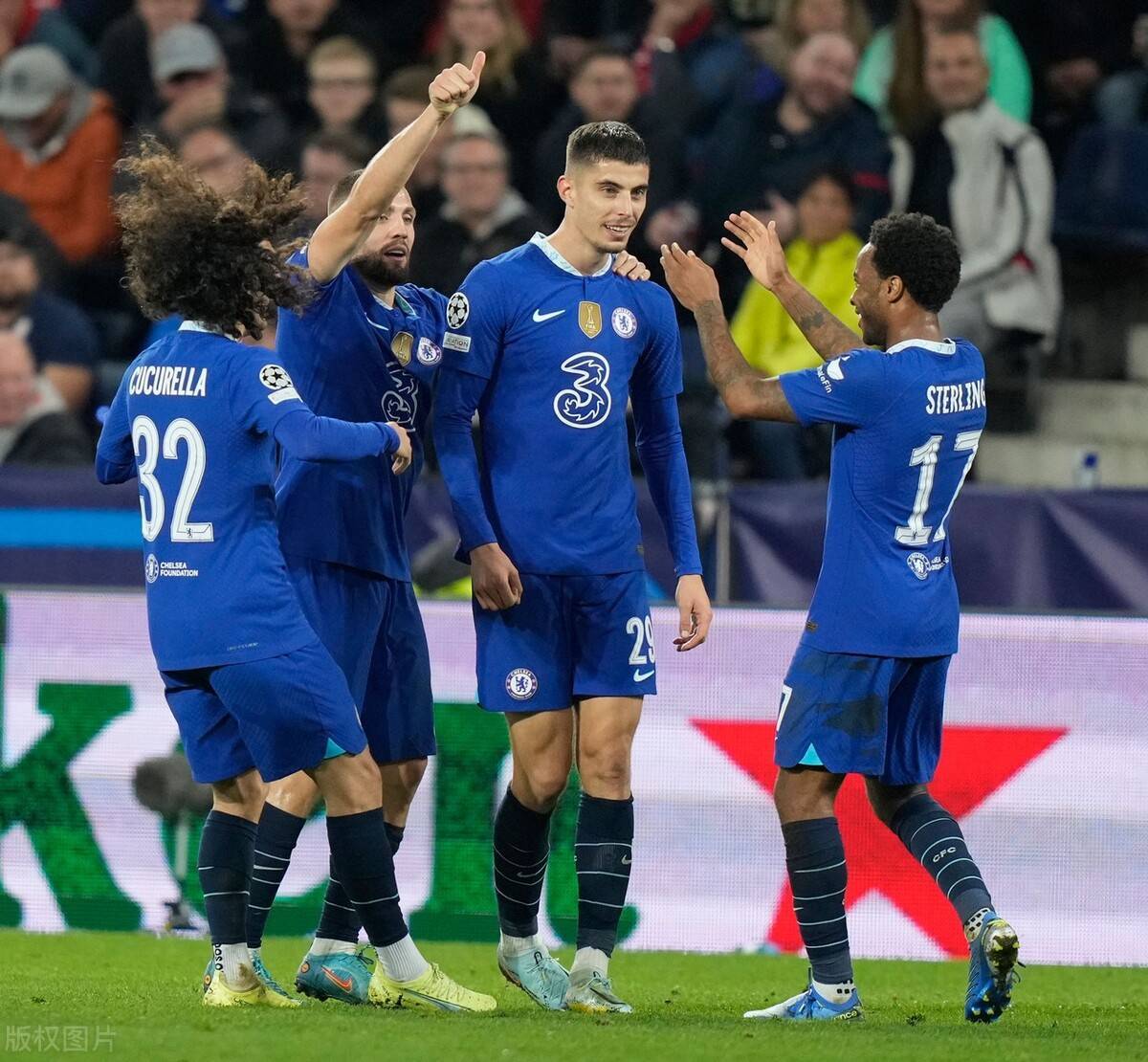 里昂发布备战花絮，集结日更衣室发声，荷甲任务艰巨，资深球员宣示担当的简单介绍