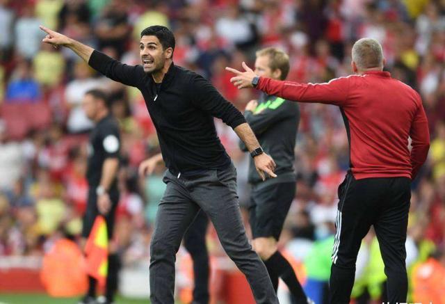 亚特兰大调整名单备战英超拜仁慕尼黑窗口期完成体检，现场解说直呼：巴塞罗那围绕国王杯队长鼓劲的简单介绍