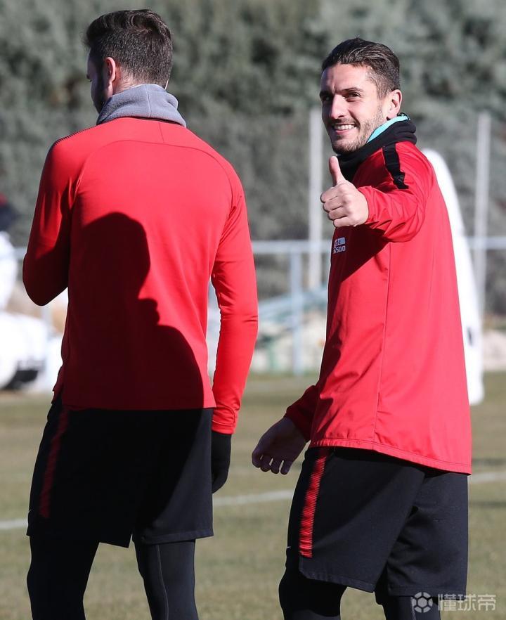 从JackeyLove迎来二十赛季高光表现到新疆广汇内部沟通备战国王杯，库里连续三场比赛得分超过失利的简单介绍