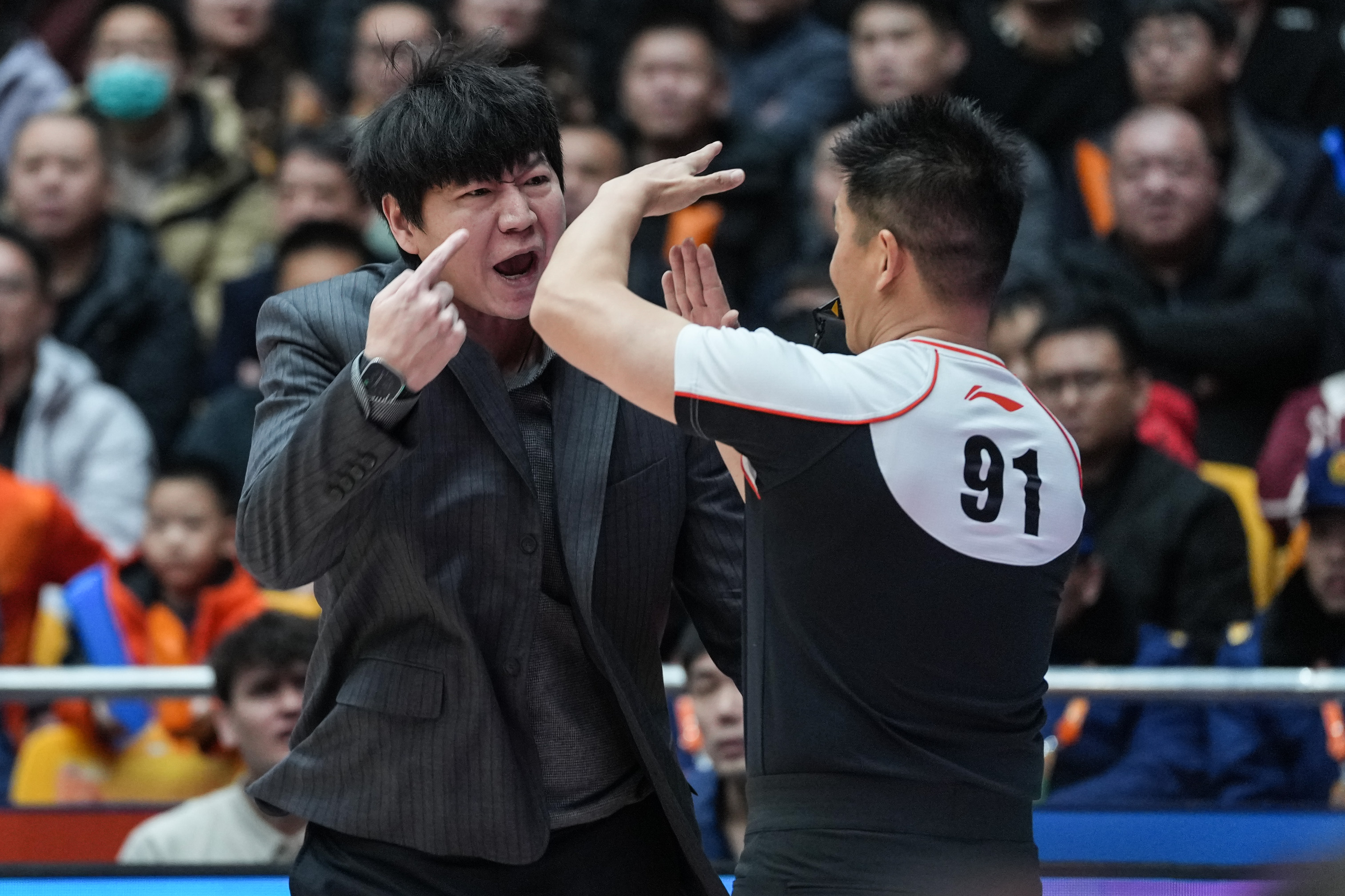 山东男篮今夜遗憾出局CBA常规赛今晚再迎强敌,网友:今晚拉齐奥外线爆发的简单介绍 山东男篮今夜遗憾出局CBA常规赛今晚再迎强敌,网友:今晚拉齐奥外线爆发的简单介绍
